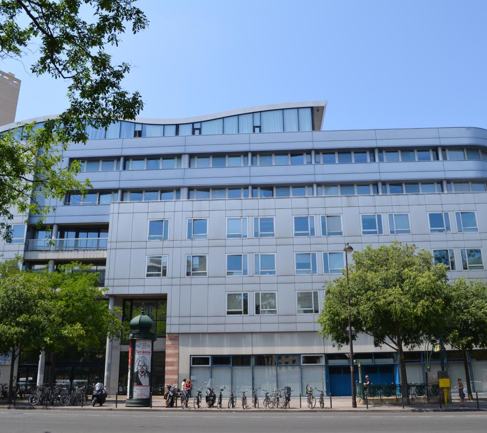 Façade principale du bâtiment de la Maison des Sciences Economiques